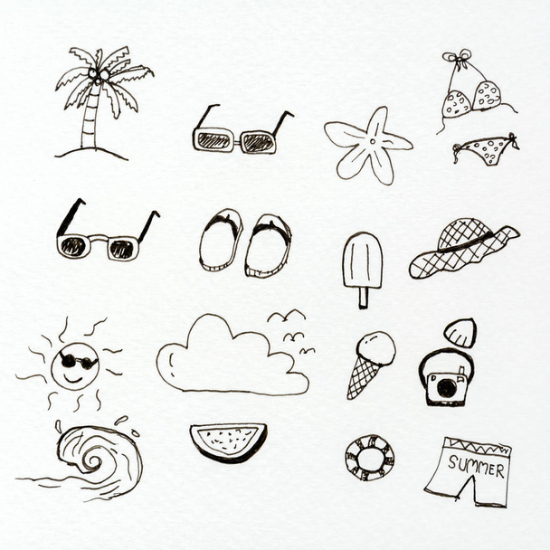 Doodle zomer schets symbool - Foto, afbeelding