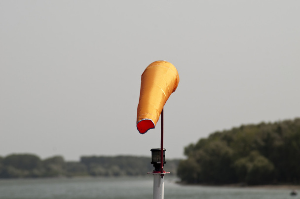 Chaussette de vent dans le delta du Danube Riverside
 - Photo, image