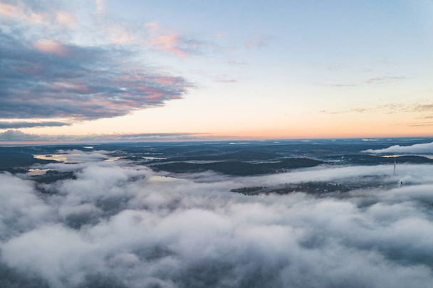 A légi felvétel a a Ladoga tó felett a köd - Fotó, kép