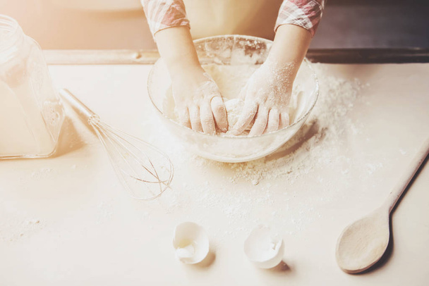 Little girl baking - Fotó, kép