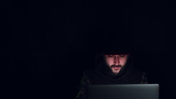 hacker criminal en la oscuridad
 - Metraje, vídeo