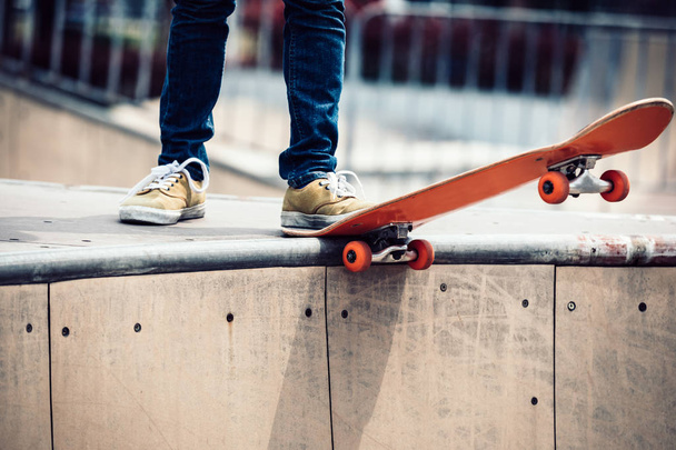 Cropped image of skateboarder sakteboarding on skatepark ramp - Valokuva, kuva