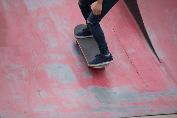 Cropped image of skateboarder sakteboarding on skatepark ramp - Фото, изображение