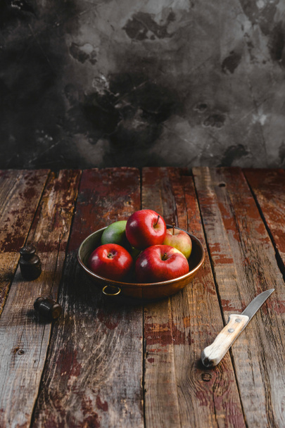 apples and knife - Photo, Image