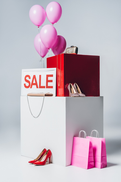 high heels, pink shopping bags and sale sign, summer sale concept - Foto, imagen