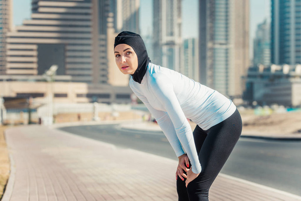 Arabian woman training outdoors - Fotoğraf, Görsel