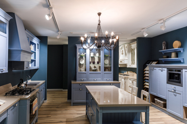 Interiér moderní kuchyně v modrých tónech - Fotografie, Obrázek