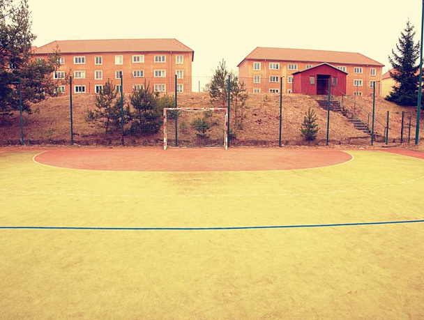 Lege poort. Buiten voetbal of Handbal Speeltuin kunststof licht groene oppervlak op grond - Foto, afbeelding