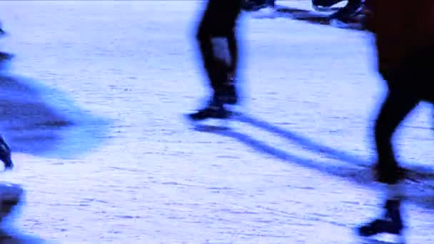 Patinage sur glace extérieur hivernal avec des foules de
 - Séquence, vidéo