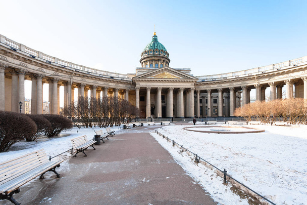 place près de la cathédrale de Kazan à Saint-Pétersbourg
 - Photo, image