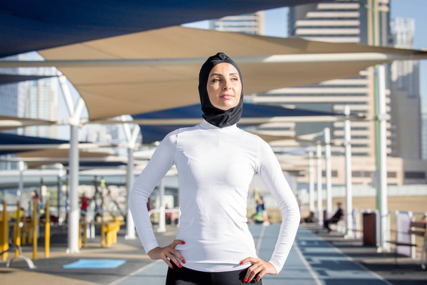 Arabian woman training outdoors - Fotoğraf, Görsel