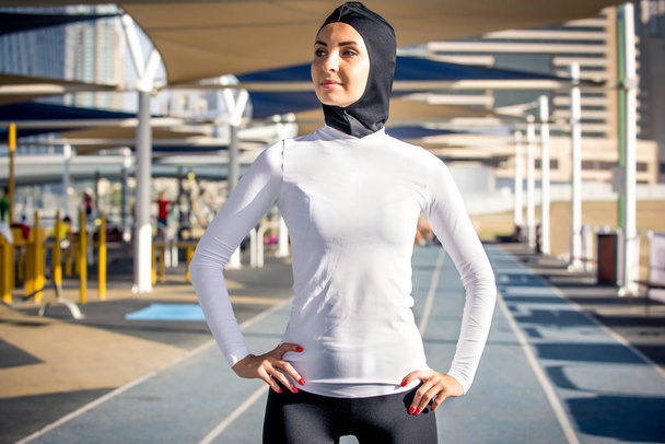 Arabian woman training outdoors - Foto, Imagem