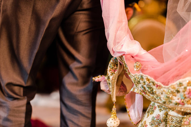 Hochzeitsknoten im Hinduismus - Foto, Bild