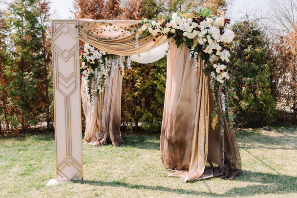 Arch for the wedding ceremony, decorated with cloth and flowers - 写真・画像