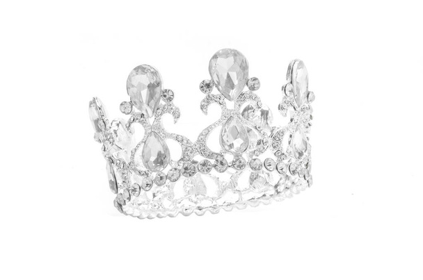 couronne isolée en fond blanc
 - Photo, image