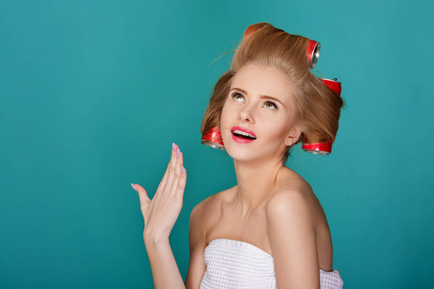 funny blond woman over blue background - Foto, immagini