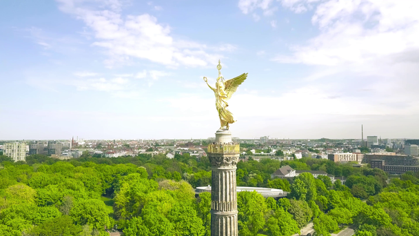 Légi felvétel Berlin Victory Column, a város fő turisztikai vonzereje a lelátók - Felvétel, videó