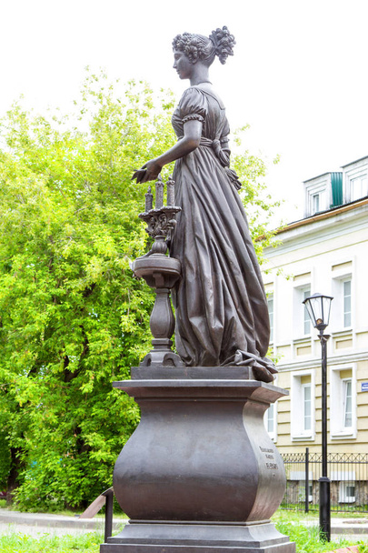 Памятник женам декабристов в Иркутске
 - Фото, изображение
