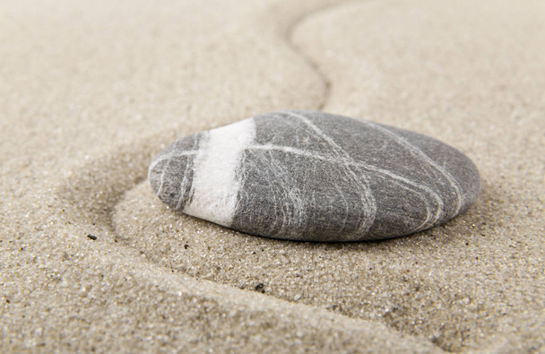 πέτρες στην άμμο για στιγμές χαλάρωσης με φόντο - Φωτογραφία, εικόνα