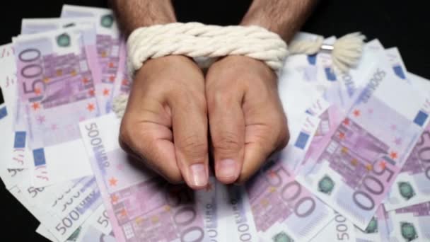 Dinero, euros y hombres atados de manos. Dependencia financiera, crédito
. - Metraje, vídeo