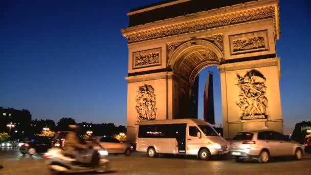 Arc de Triomphe, Párizs Franciaország világít éjjel - Felvétel, videó