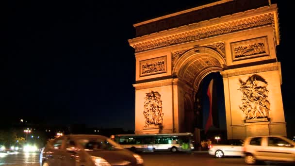 Arco del Triunfo en París, Francia, iluminado por la noche
 - Imágenes, Vídeo