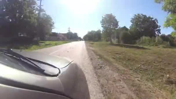 Upływ czasu samochód jazdy koryta wiejskich miasta - Materiał filmowy, wideo