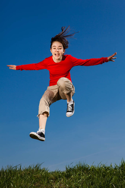 Girl running, jumping outdoor - Valokuva, kuva