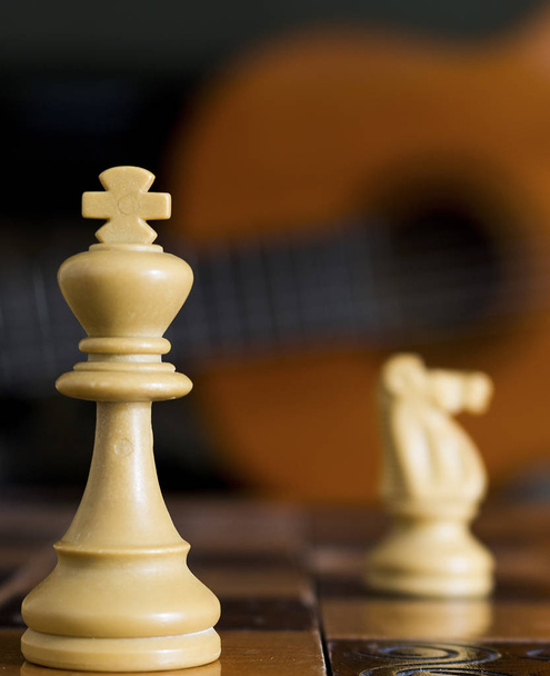 šachy vyfotografované na šachovnici - Fotografie, Obrázek