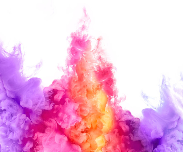 Arc-en-ciel d'encre dans l'eau. Explosion de couleur. Texture de peinture
 - Photo, image