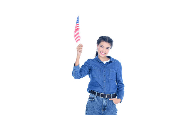 adolescent réussi fille étudiante avec drapeau des Etats-Unis dans la main levée isolé sur blanc
 - Photo, image