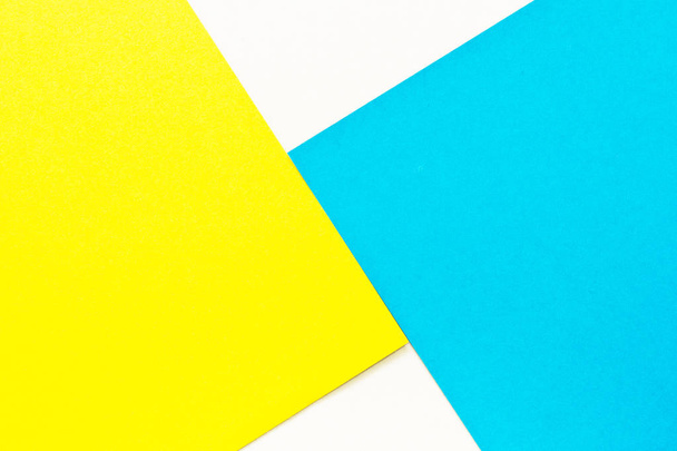 Kirkkaan sininen ja keltainen väri paperi rakenne tausta. Trend col
 - Valokuva, kuva