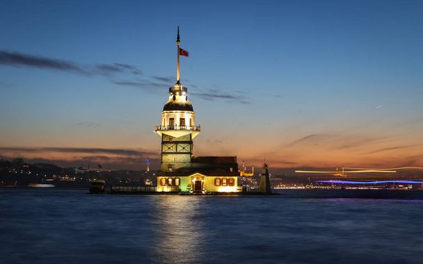 Torre de las Doncellas en Estambul, Turquía
 - Foto, Imagen