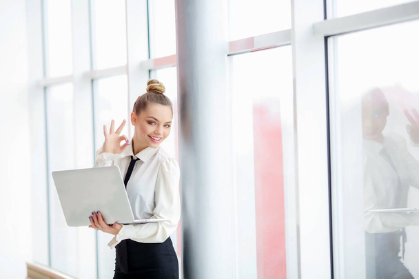 beautiful business woman posing with laptop  - Photo, Image