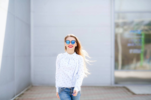 young beautiful blonde woman posing outdoors wearing casual clothes  - Foto, Bild