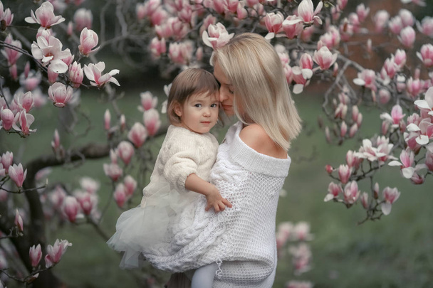 mother and daughter in the garden on outdoor photosession - Foto, Imagen