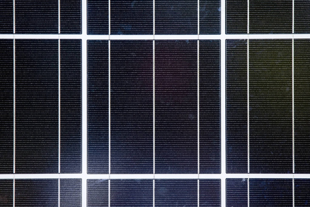 Close-up van een fotovoltaïsch zonnepaneel - Foto, afbeelding