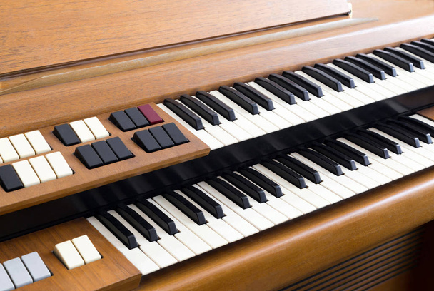vintage elektrisch orgel - Foto, afbeelding