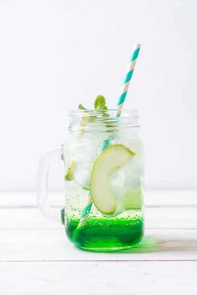 green apple soda - Фото, зображення