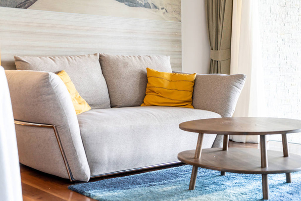 Подушка на диване украшения интерьера
 - Фото, изображение
