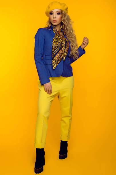 fashion photo. blonde in a yellow beret in a blue jacket and yel - Фото, зображення