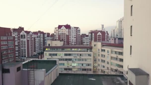 Krásné panoráma s pohled shora na mrakodrapy. Video. Pohled shora na moderní město - Záběry, video