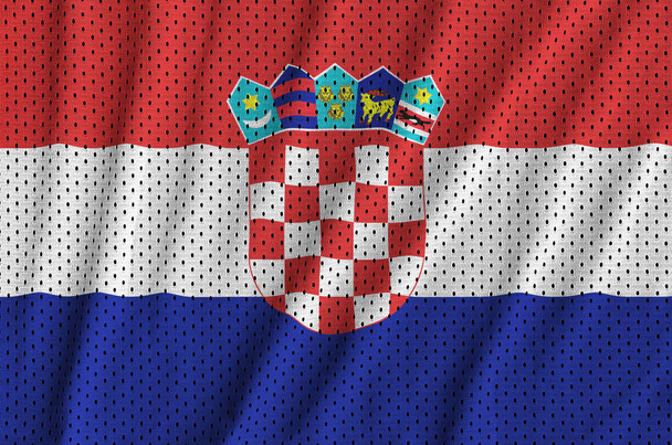 Vlag van Kroatië afgedrukt op een polyester nylon sportkleding netweefsel met sommige plooien - Foto, afbeelding