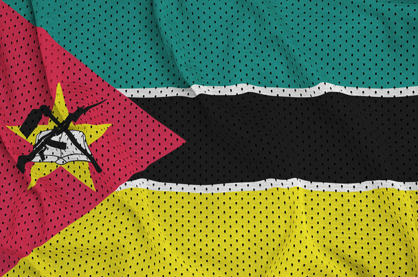 Vlag van Mozambique afgedrukt op een polyester nylon sportkleding mesh fab - Foto, afbeelding