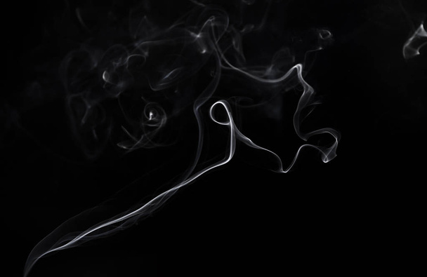 Диагональные дымовые волны ароматной палки
 - Фото, изображение