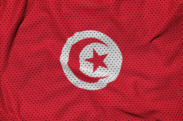 Vlag van Tunesië afgedrukt op een polyester nylon sportkleding netweefsel met sommige plooien - Foto, afbeelding