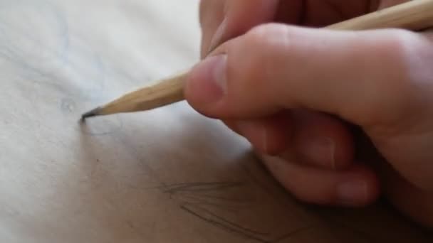 Hands of female artist draws sketces of nude model - Video, Çekim