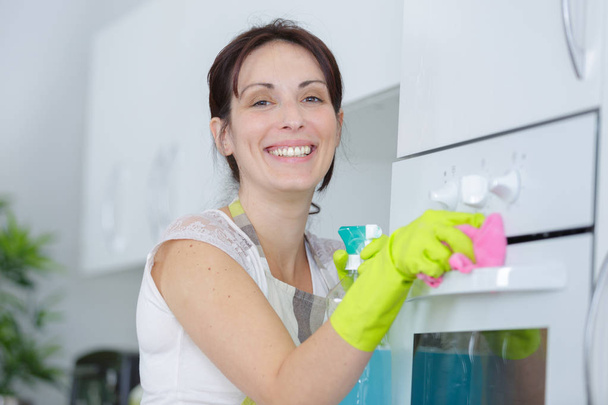 woman cleaning the kitchen adult woman washing house - Foto, Imagen