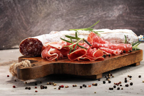 Food tray with delicious salami, prosciutto crudo,  fresh sausag - Foto, Imagem
