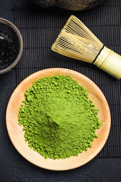 Trzepaczka herbaty Matcha zielonej proszku i bambusa - Zdjęcie, obraz